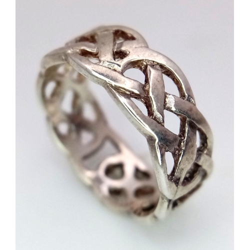 1218 - STERLING SILVER CELTIC PATTERN BAND RING 3.2G SIZE M

ref: 8734
