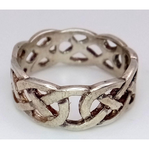 1218 - STERLING SILVER CELTIC PATTERN BAND RING 3.2G SIZE M

ref: 8734