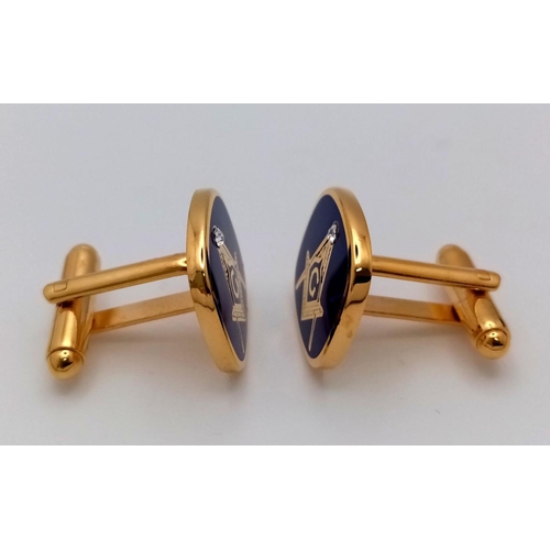 189 - Two items of Masonic interest: A very attractive pair of Masonic cufflinks, with the square and comp... 