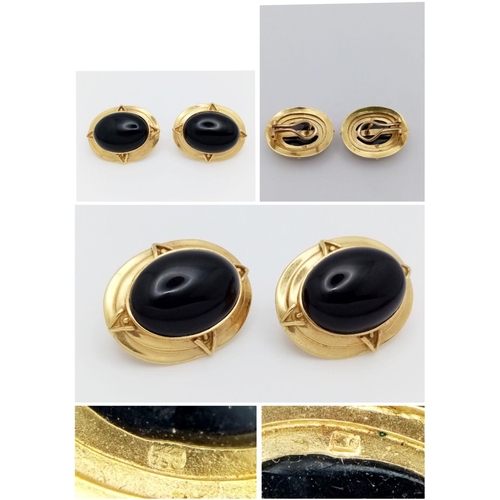 197 - From the Richard Jowett of London Collection comes an 18K Gold, Black Onyx Cabochon Jewellery Suite.... 