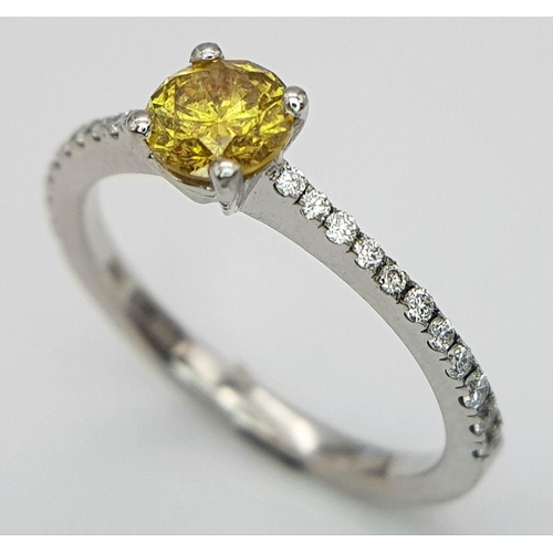 12 - AN 18K WHITE GOLD AND YELLOW DIAMOND 0.42CT RING - WITH DIAMOND SET SHOULDERS. 2.2G. SIZE I. REF: JL... 