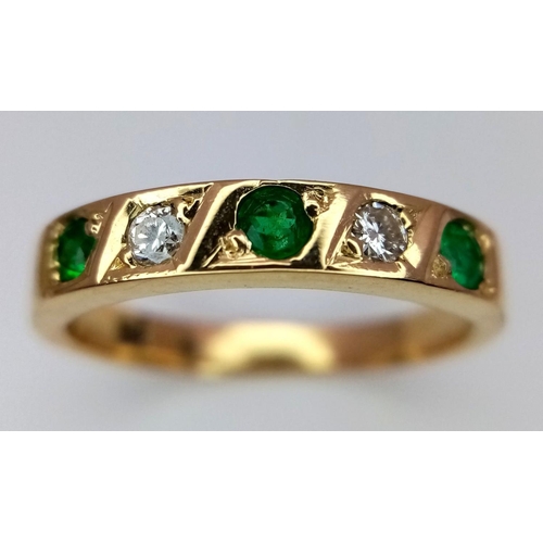 165 - AN 18K YELLOW GOLD DIAMOND & EMERALD SET BAND RING - 4.1G. SIZE N. REF: SC4051