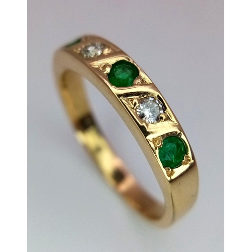 165 - AN 18K YELLOW GOLD DIAMOND & EMERALD SET BAND RING - 4.1G. SIZE N. REF: SC4051