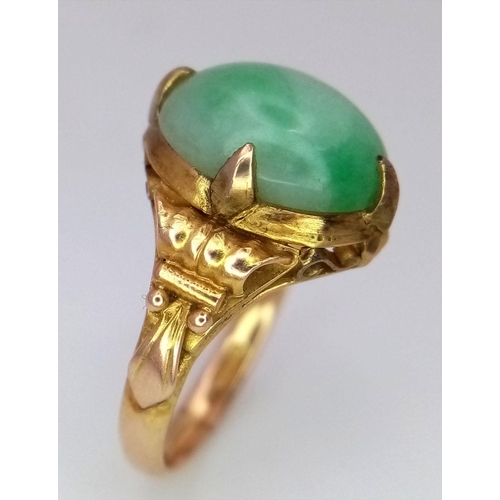 200 - A 9K YELLOW GOLD JADE SET RING - 4.1G. SIZE L. REF: CHIN4002