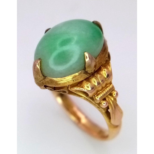 200 - A 9K YELLOW GOLD JADE SET RING - 4.1G. SIZE L. REF: CHIN4002