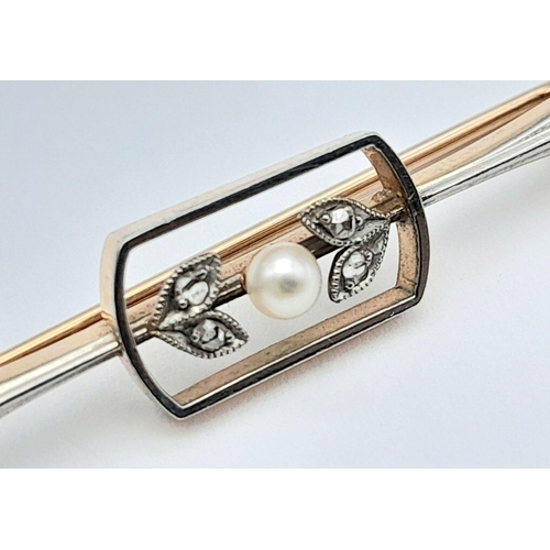 348 - A 15K YELLOW GOLD VINTAGE DIAMOND & PEARL BAR BROOCH - 3.9G. 5CM. REF: BLUND4003