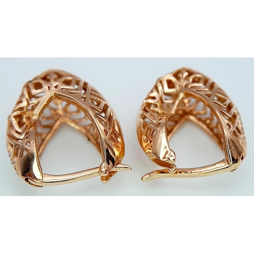 376 - A PAIR OF 18K ROSE GOLD DIAMOND SET EARRINGS - 2.4G.
REF: BLUND4005