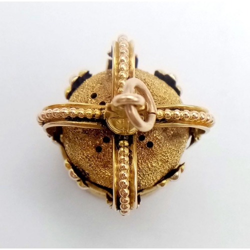 86 - AN 18K YELLOW GOLD ANTIQUE (EARLY 19TH CENTURY) ST. EDWARDS CROWN VINAIGRETTE PENDANT WITH 9K BASE L... 