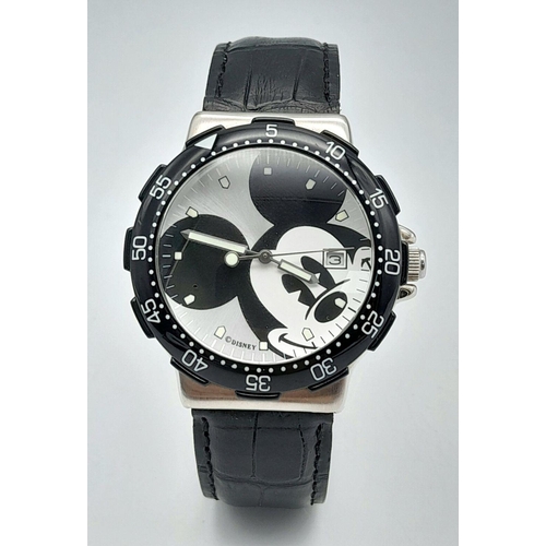 395 - A Limited Edition (No 438 of 1000) Disney ‘Mickey Mouse’ 70th Anniversary (1928-1998) Date Watch. 43... 