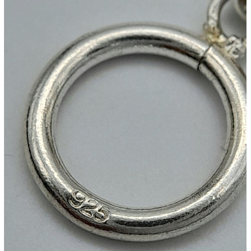 437 - A Very Stylish Sterling Silver Chain Link T-Bar Bracelet. 20cm Length. 36.54 Grams. Comes in a prese... 