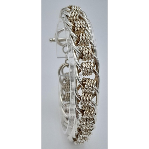 437 - A Very Stylish Sterling Silver Chain Link T-Bar Bracelet. 20cm Length. 36.54 Grams. Comes in a prese... 