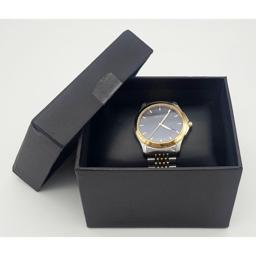 472 - A Very Good Condition Men’s Gucci Bi-Metal, Two-Tone, Stainless Steel Date Watch, model 126.4. Swiss... 