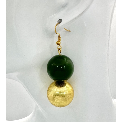 262 - A regal, dark green jade necklace with large gold-plated double Chinese dragon clasp and spacer bead... 