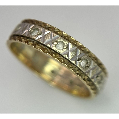 114 - A 9K GOLD BAND RING IN YELLOW AND WHITE GOLD .    2.7gms