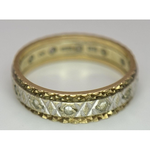 114 - A 9K GOLD BAND RING IN YELLOW AND WHITE GOLD .    2.7gms