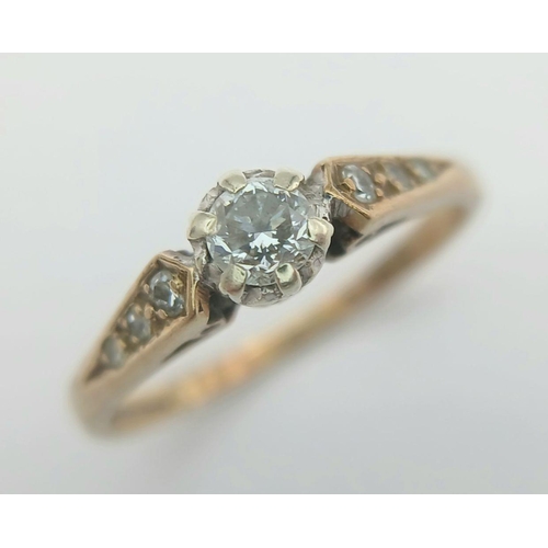 181 - Tasteful 9 carat GOLD & DIAMOND SOLITAIRE RING.Full UK Hallmark. Complete with Ring Box. 1.7 grams. ... 