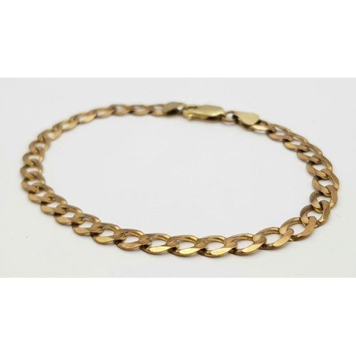 211 - A 9k yellow gold flat curb bracelet 7g, 21cm length.

ref: PWN3234-1