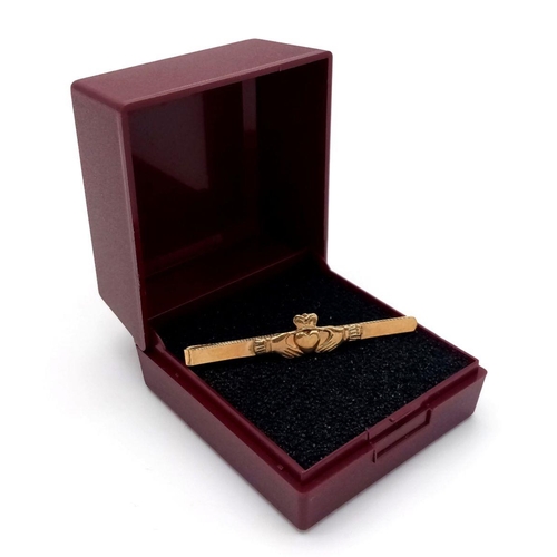 223 - Beautiful 9 carat GOLD CLADDAGH TIE CLIP. Full UK hallmark. 2.0 grams.  4.5 cm.