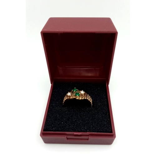 35 - Vintage 9 carat GOLD RING, Having attractive grooved Band with Jade and Seed Pearls  mounted to top.... 