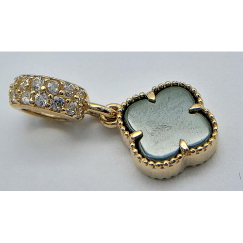 530 - A 14K YELLOW GOLD 4 LEAF CLOVER STONE SET CHARM -1.5G. 2CM. REF: SC4030.