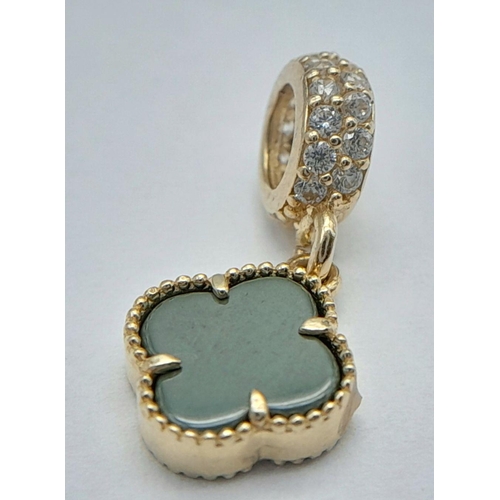 530 - A 14K YELLOW GOLD 4 LEAF CLOVER STONE SET CHARM -1.5G. 2CM. REF: SC4030.