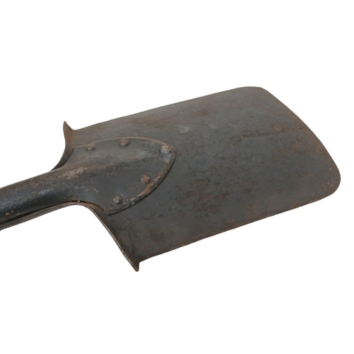 571 - A WW2 German Trench Spade in its original leather case. 56cm Length. Good Solid Condition. From a pr... 