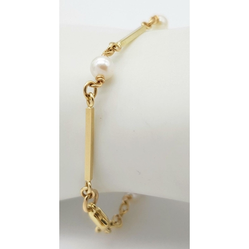 202 - Stunning 9 carat GOLD BRACELET set with GOLD BATONS and PEARLS. 5.0 grams. 18 cm.