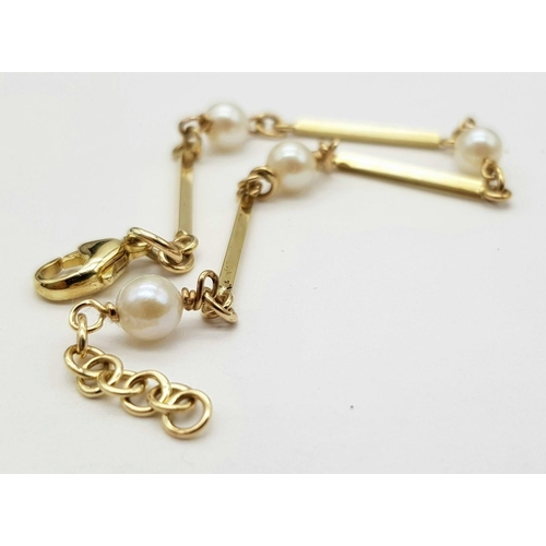 202 - Stunning 9 carat GOLD BRACELET set with GOLD BATONS and PEARLS. 5.0 grams. 18 cm.