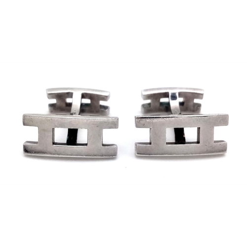 352 - A Pair of Hermes Silver Cufflinks. Comes with original Hermes packaging. Ref: 018092