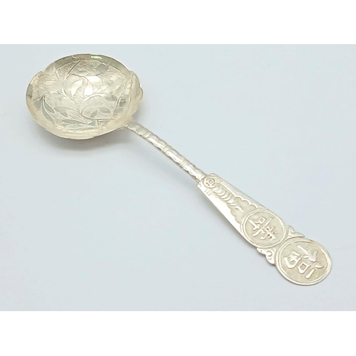 42 - Beautiful vintage SILVER CHINESE TEA CADDY SPOON. Excellent condition, please see pictures.