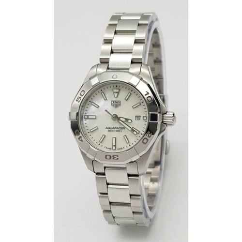 46 - A Tag Heuer Aquaracer Quartz Ladies Watch. Stainless steel bracelet and case - 28mm. Mother and Pear... 