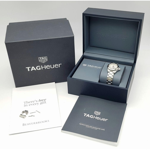 46 - A Tag Heuer Aquaracer Quartz Ladies Watch. Stainless steel bracelet and case - 28mm. Mother and Pear... 