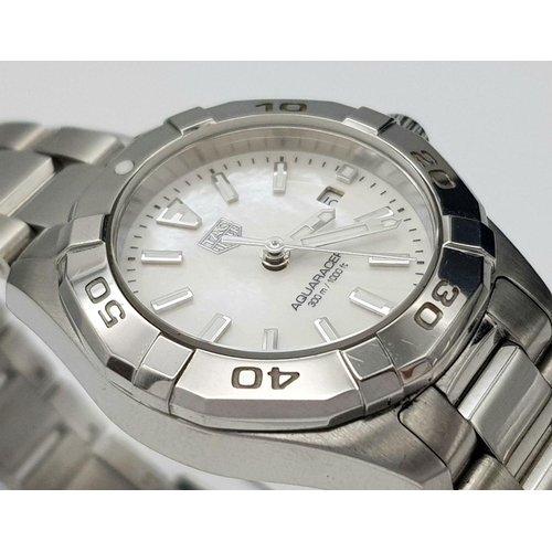 46 - A Tag Heuer Aquaracer Quartz Ladies Watch. Stainless steel bracelet and case - 28mm. Mother and Pear... 