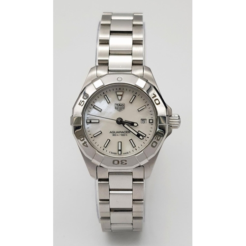 46 - A Tag Heuer Aquaracer Quartz Ladies Watch. Stainless steel bracelet and case - 28mm. Mother and Pear... 