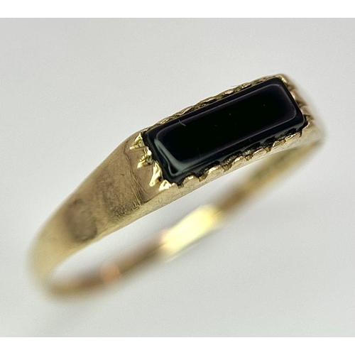 732 - A 9K Yellow Gold Black Onyx Ring, 0.8g total weight, size K.

ref: 1569I