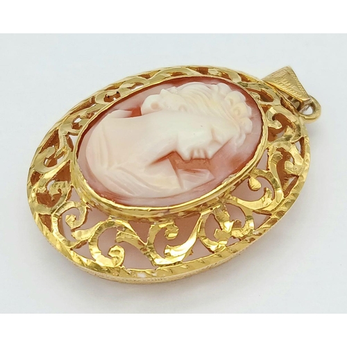 288 - An 18K Yellow Gold Decorative Cameo Pendant. 4.5cm. 8.5g total weight. Ref: 017989