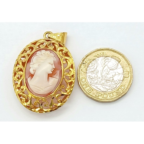 288 - An 18K Yellow Gold Decorative Cameo Pendant. 4.5cm. 8.5g total weight. Ref: 017989