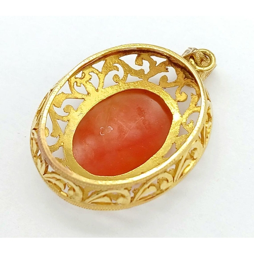 288 - An 18K Yellow Gold Decorative Cameo Pendant. 4.5cm. 8.5g total weight. Ref: 017989