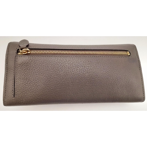 354 - A Mulberry Khaki Continental Wallet. Leather exterior with a zipped compartment to back and double p... 