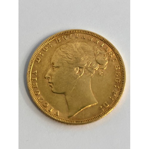 91 - 1872 GOLD SOVEREIGN. Queen Victoria Young head. London mint. VF/EF condition.