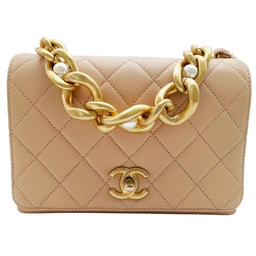 108 - A Chanel Nude Pearl Chain Bag. Quilted leather exterior with gold-toned hardware, heavy chain and cu... 