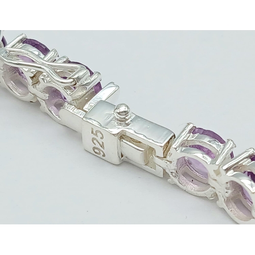 127 - An Amethyst Gemstone Tennis Bracelet set in 925 Silver. 18cm. 19g. CD-1368