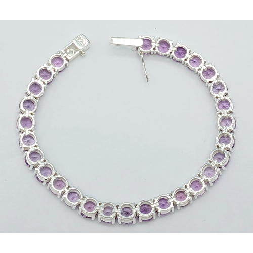 127 - An Amethyst Gemstone Tennis Bracelet set in 925 Silver. 18cm. 19g. CD-1368