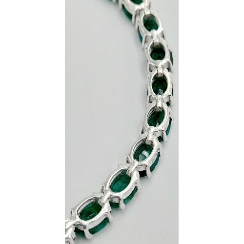 254 - An Emerald Gemstone Tennis Bracelet set in 925 Silver. 18cm length. 16.5g. CD-1369