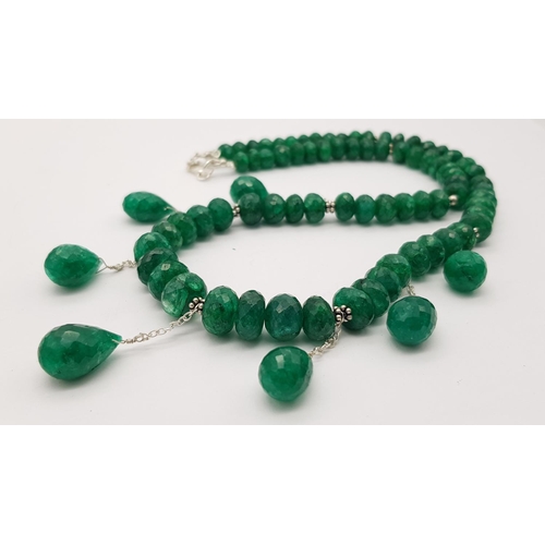 285 - A 300ctw Emerald Gemstone Necklace with Emerald Drops. 
42cm necklace length. Cd-1377