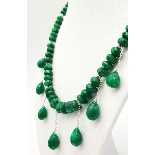 285 - A 300ctw Emerald Gemstone Necklace with Emerald Drops. 
42cm necklace length. Cd-1377