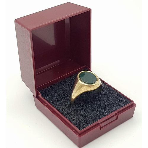 49 - Vintage 9 carat GOLD, PBLOODSTONE SIGNET RING. Full UK hallmark. Complete with ring box. 6.0 grams. ... 