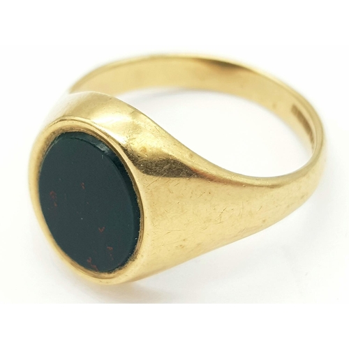 49 - Vintage 9 carat GOLD, PBLOODSTONE SIGNET RING. Full UK hallmark. Complete with ring box. 6.0 grams. ... 