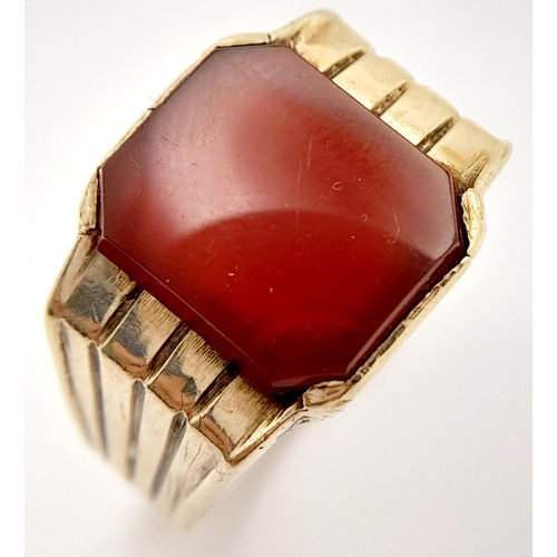 511 - Gentleman’s large 9 carat GOLD SIGNET RING. Carnelian Onyx set to top. Fully hallmarked. Complete wi... 