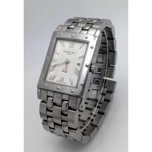 549 - A Raymond Weil Tango Quartz Gents Watch, Stainless steel bracelet and case - 28mm. Two tone dial. In... 